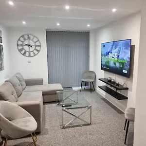 Classic 2 Bed In Oldkent Road London