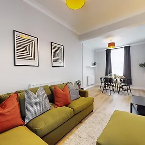https://beautiful-3-bed-in-the-heart-of-city-with-free-parking.cardiffhotelswales.com